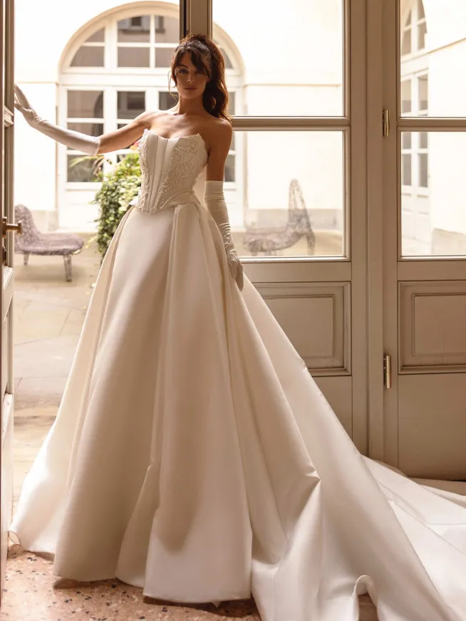1-catherine-romantic-wedding-dress-princess-chapel-bridal-gown-sweetheart-your-majesty654x872jpg
